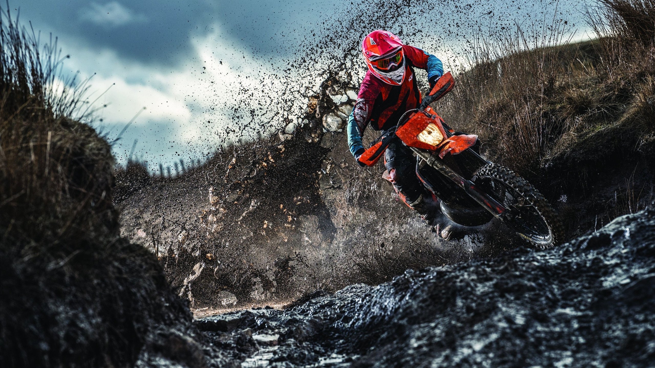 曼联旧将谈队内氛围称其最团结一季，曼联队近况