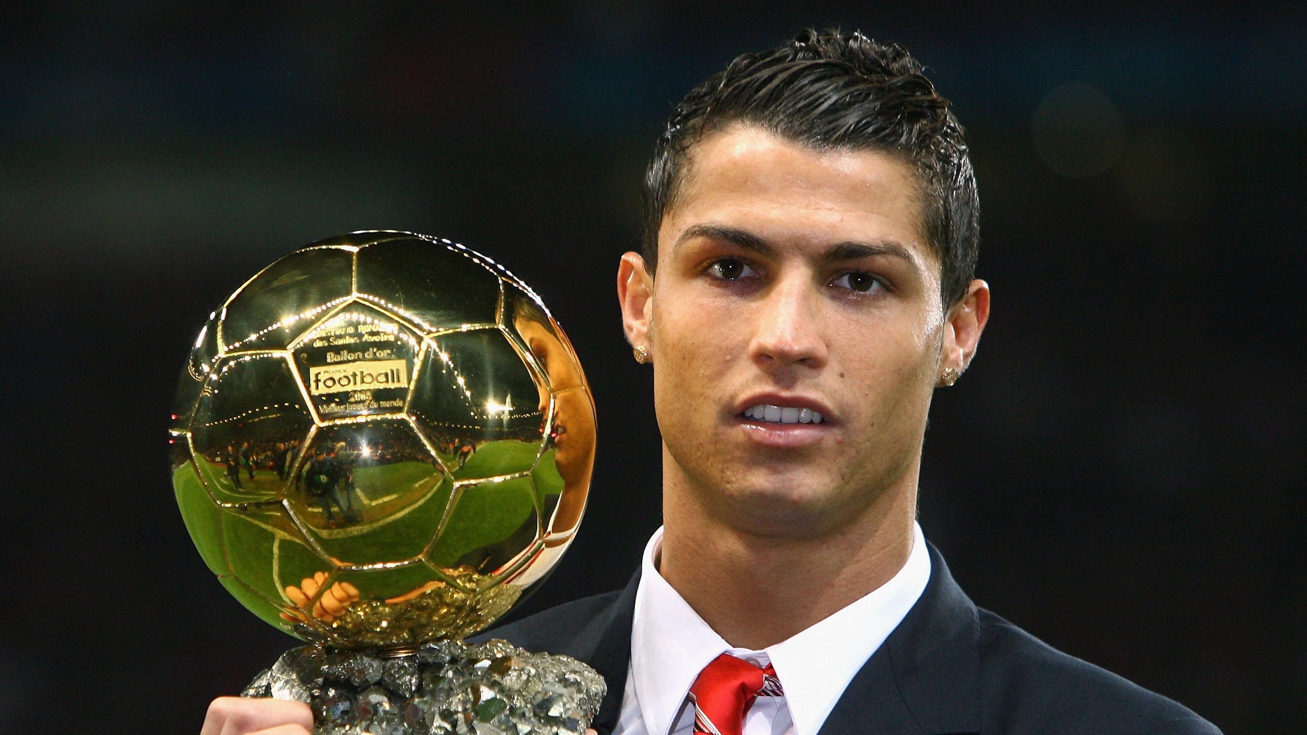 佩拉卡尼与桑托罗决赛配合默契引爆现场，卡佩拉替补